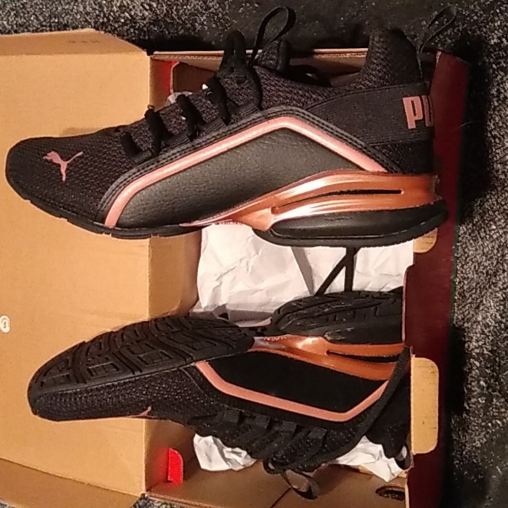 Women's Puma size 7.5 Axelion metallic, black and rose gold.